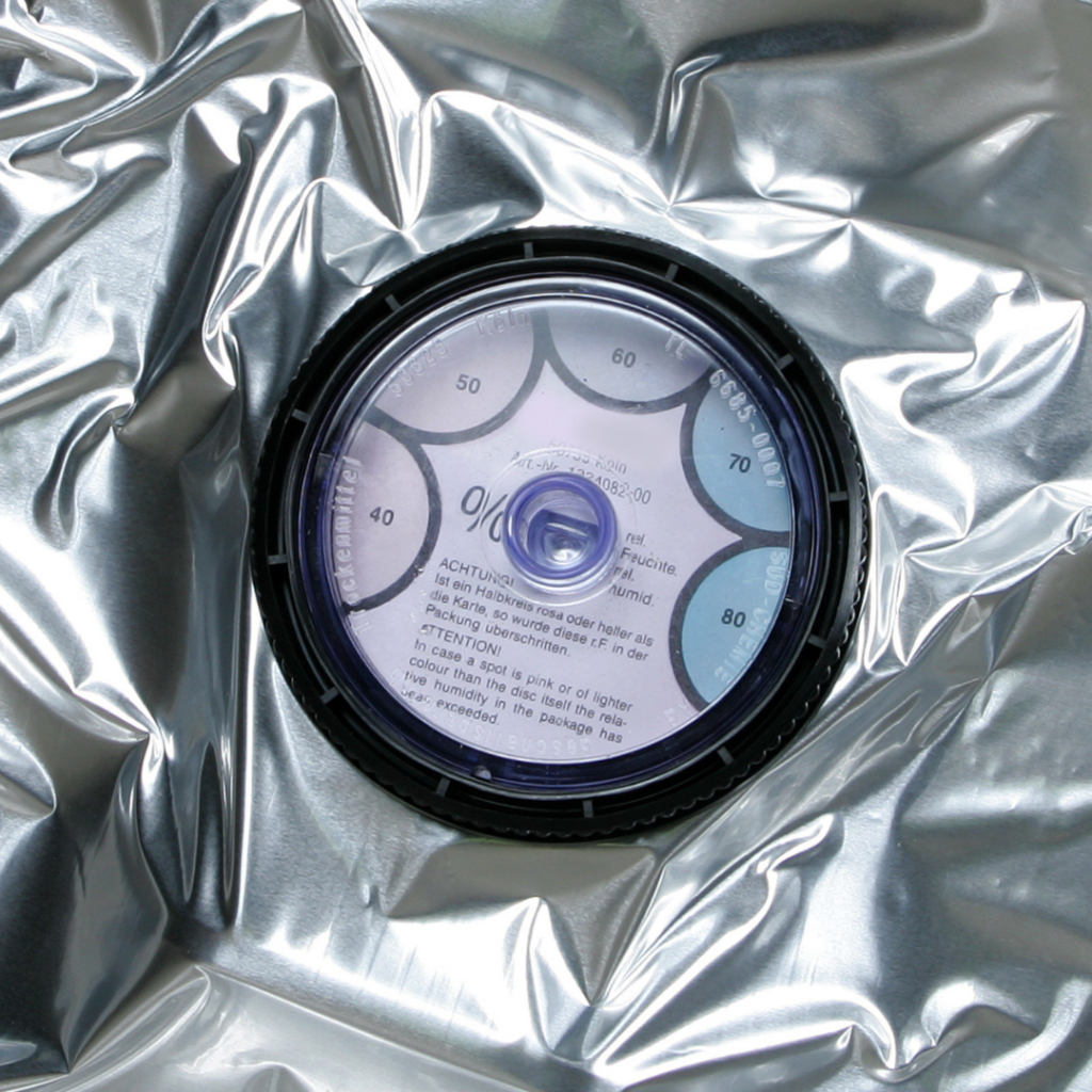 a screw-in, round humidity indicator